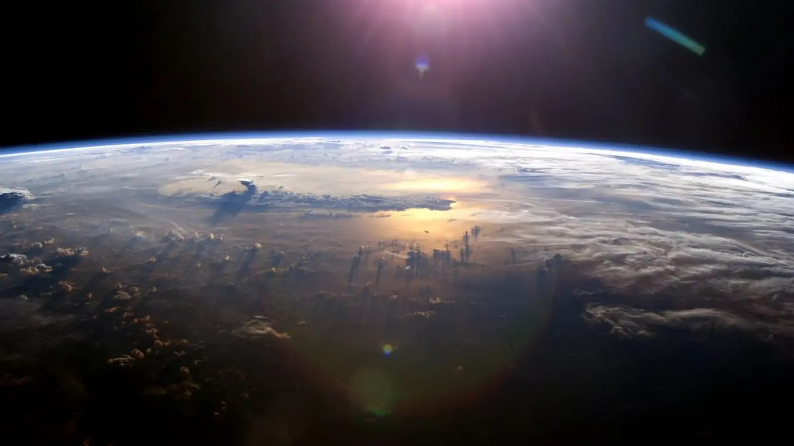 Maapallon muodon muutos: napa kohoaa, päiväntasaaja painuu