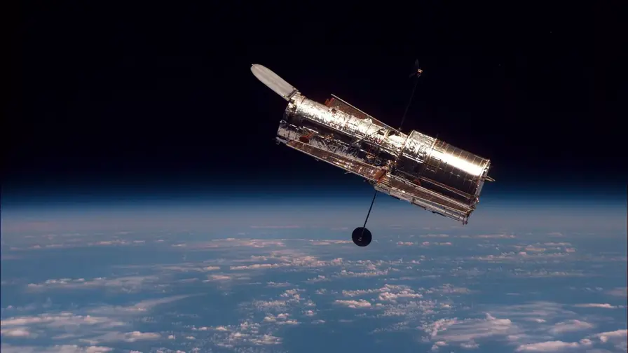 Hubble kiertää Maata 200 000 kertaa: saavutukset ja tutkimus