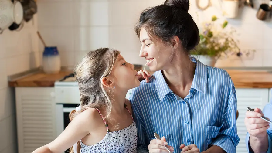 Yhdessä syöminen hillitsee verensokerin nousua ja stressiä Yhdessä syöminen hillitsee verensokerin nousua ja stressiä